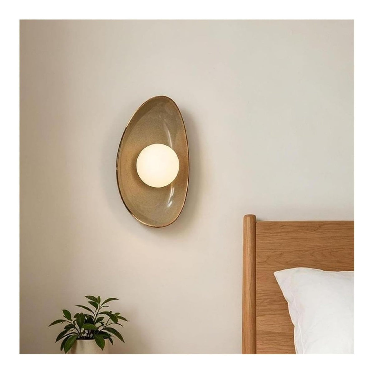 Solution lumineuse Ambre au dessin sobre en format applique murale SQ-8893