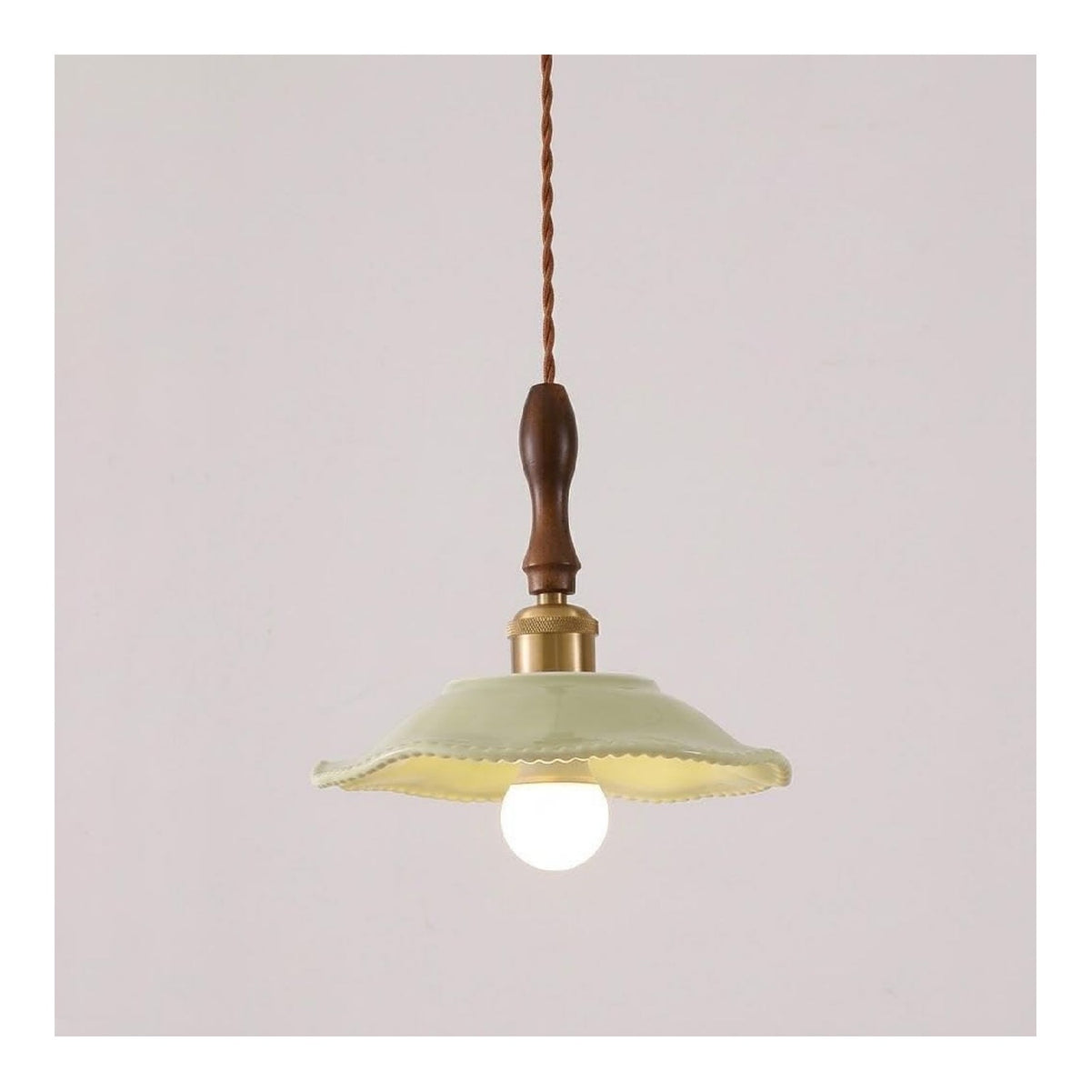 Suspension Vert aux lignes epurees avec eclairage confortable 40 W E27
