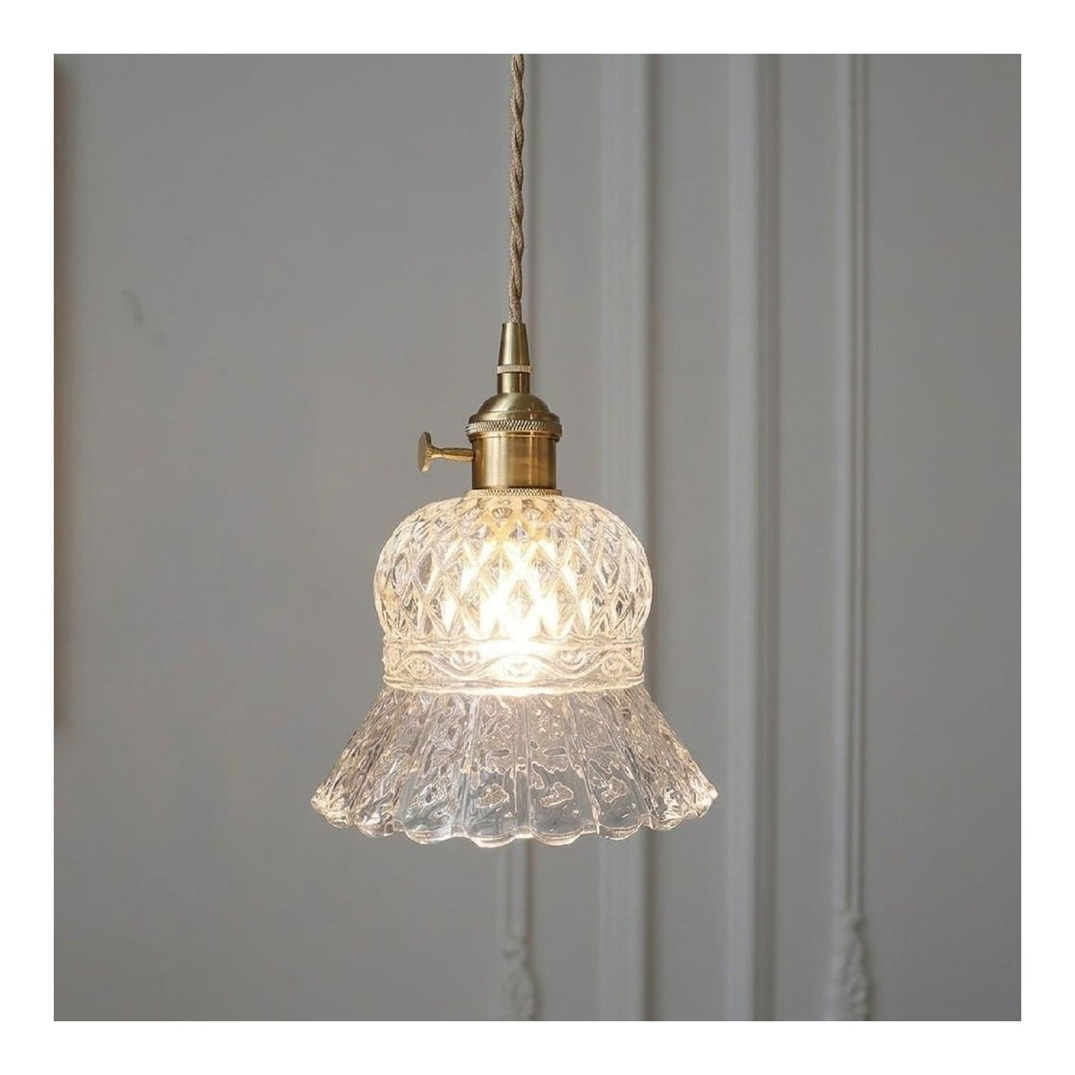 Suspension Transparent aux lignes epurees avec eclairage confortable 40 W E27