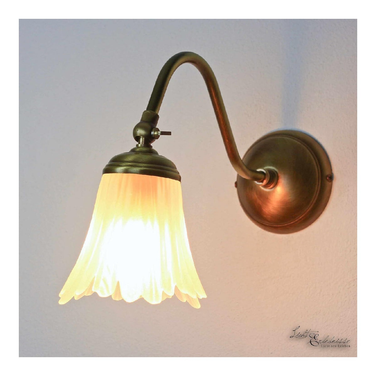 Applique murale decoratif Argente et Ambre avec diffusion lumineuse harmonieuse 40 W E14
