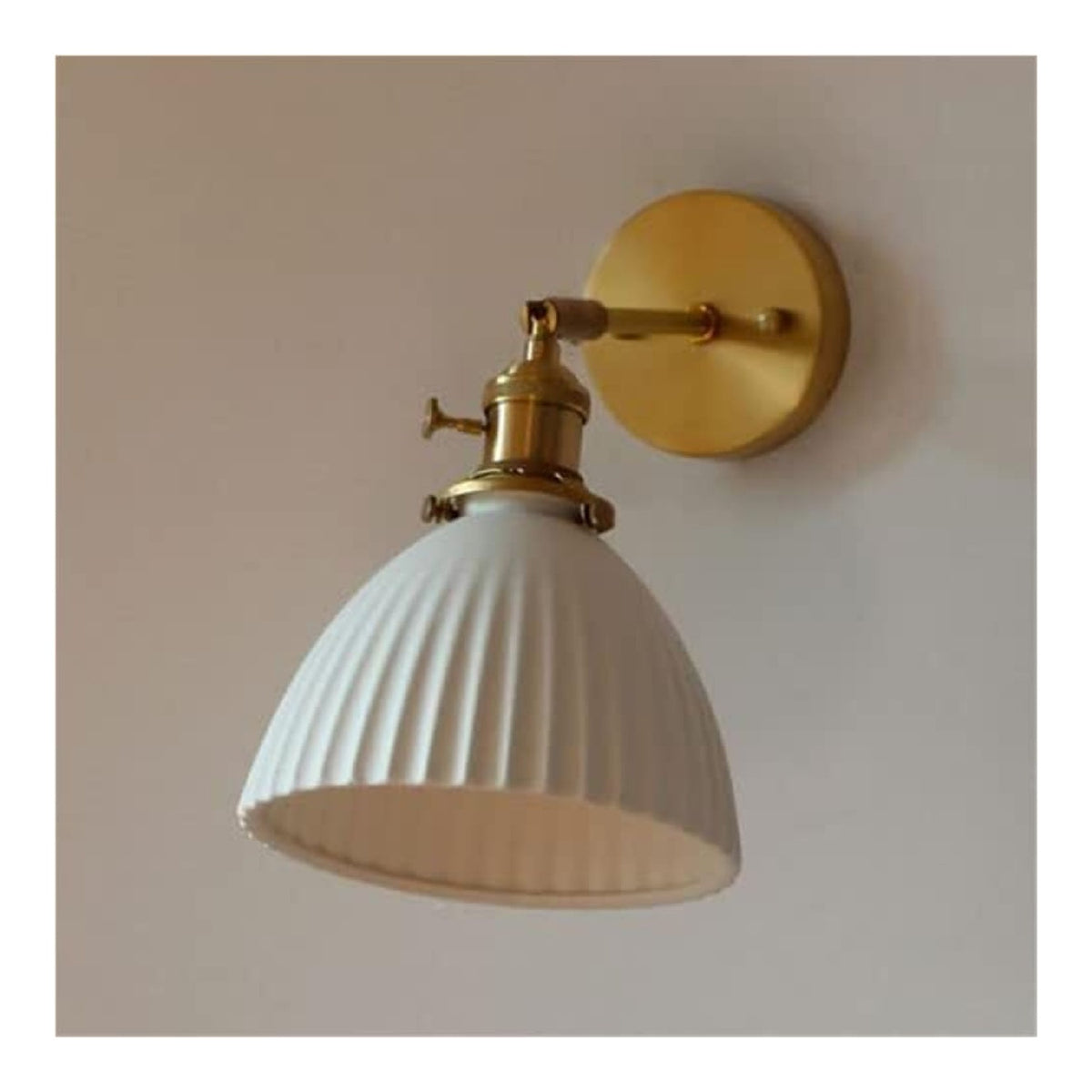 Luminaire Blanc et Dore a silhouette graphique de type applique murale Q3-8700